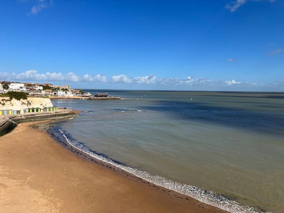 Pebbles Seaside Chalet Kingsdown (Deal)